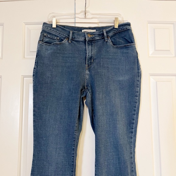 Levi's Class Bootcut Medium Dark Wash Blue Denim Jeans. Size 32" X 30" - Picture 6 of 15